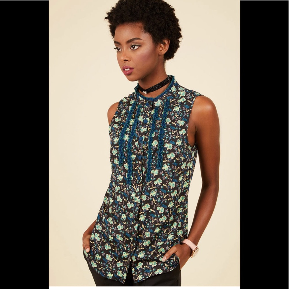 ModCloth Sleeveless Top in Navy Floral in 1X